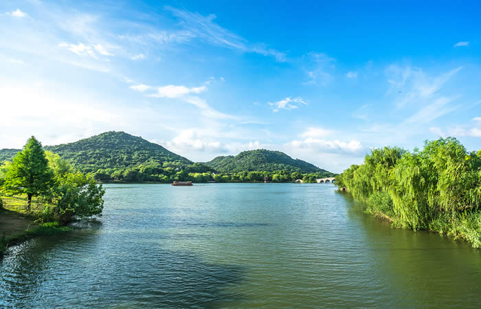 湖州长兴仙山湖仙山湖畔,湖光山色.jpg
