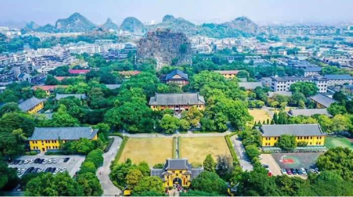 独秀峰王城景区.jpg